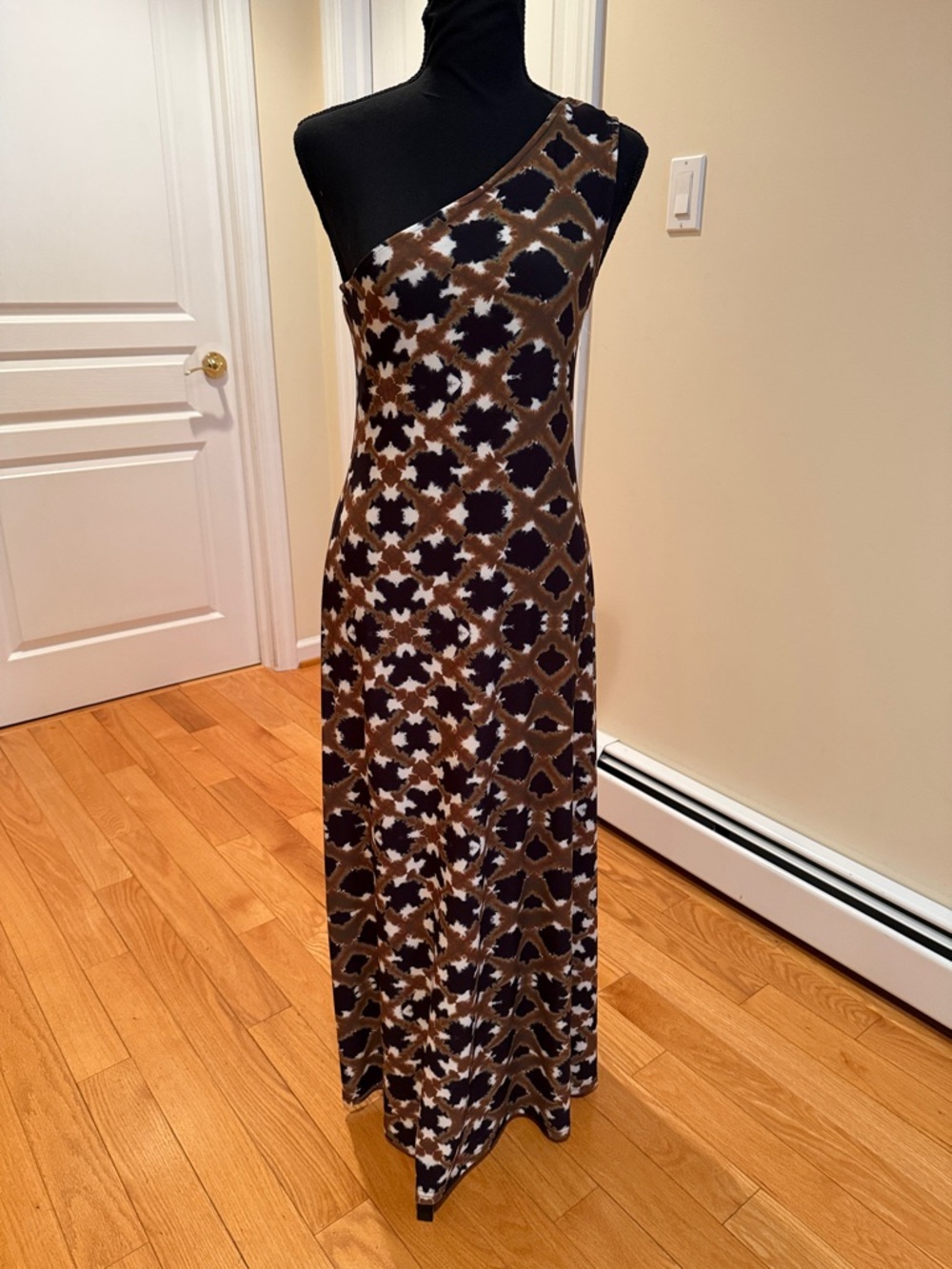 Viereck One-Shoulder Brown & Black Geometric Maxi Dress